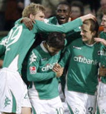 Football/ALL, 15e j: Le Werder leader provisoire