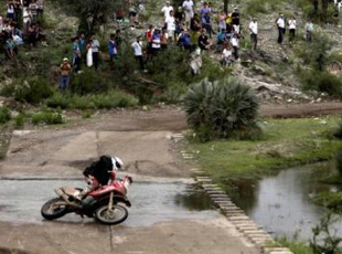 A peine lancé, le Dakar 2010 fait déjà sa première victime