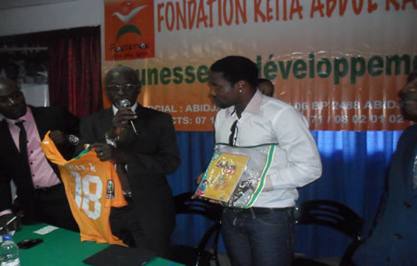 Fondation Kader Keita : 200 kits scolaires pour des enfants