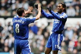 Chelsea / Séduit par les performances du buteur ivoirien,  Lampard: «Drogba est le meilleur attaquant du monde»