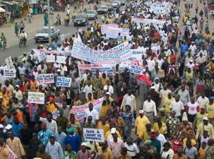 Le Togo marche contre la CAF et son président