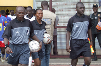 Football / Violence sur les arbitres:  Le gardien de but du Stade d’Abidjan  frappe Aboubacar Sharaf