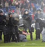 Foot / Un supporter du PSG tu? par un policier